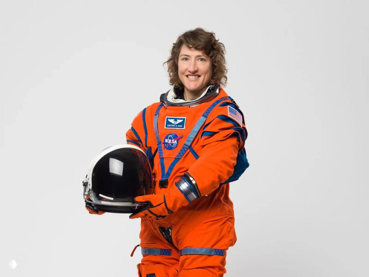 Кристина Кук — первая женщина, полетевшая к Луне