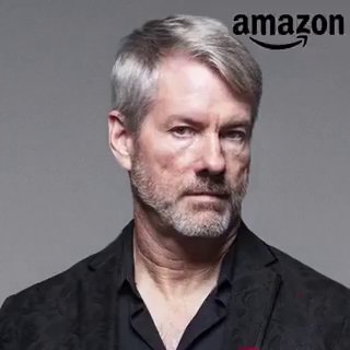 Портрет взрослого мужчины на сером фоне с логотипом Amazon в углу; иллюстрация к обзору отчётов и теме облачных сервисов