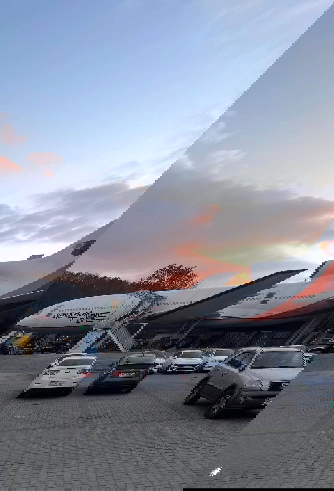 Кофейня внутри списанного самолёта в Южной Корее