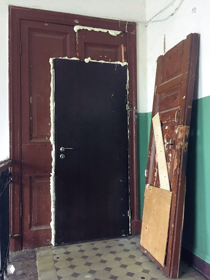 У нас в Петербурге расчленяют даже двери