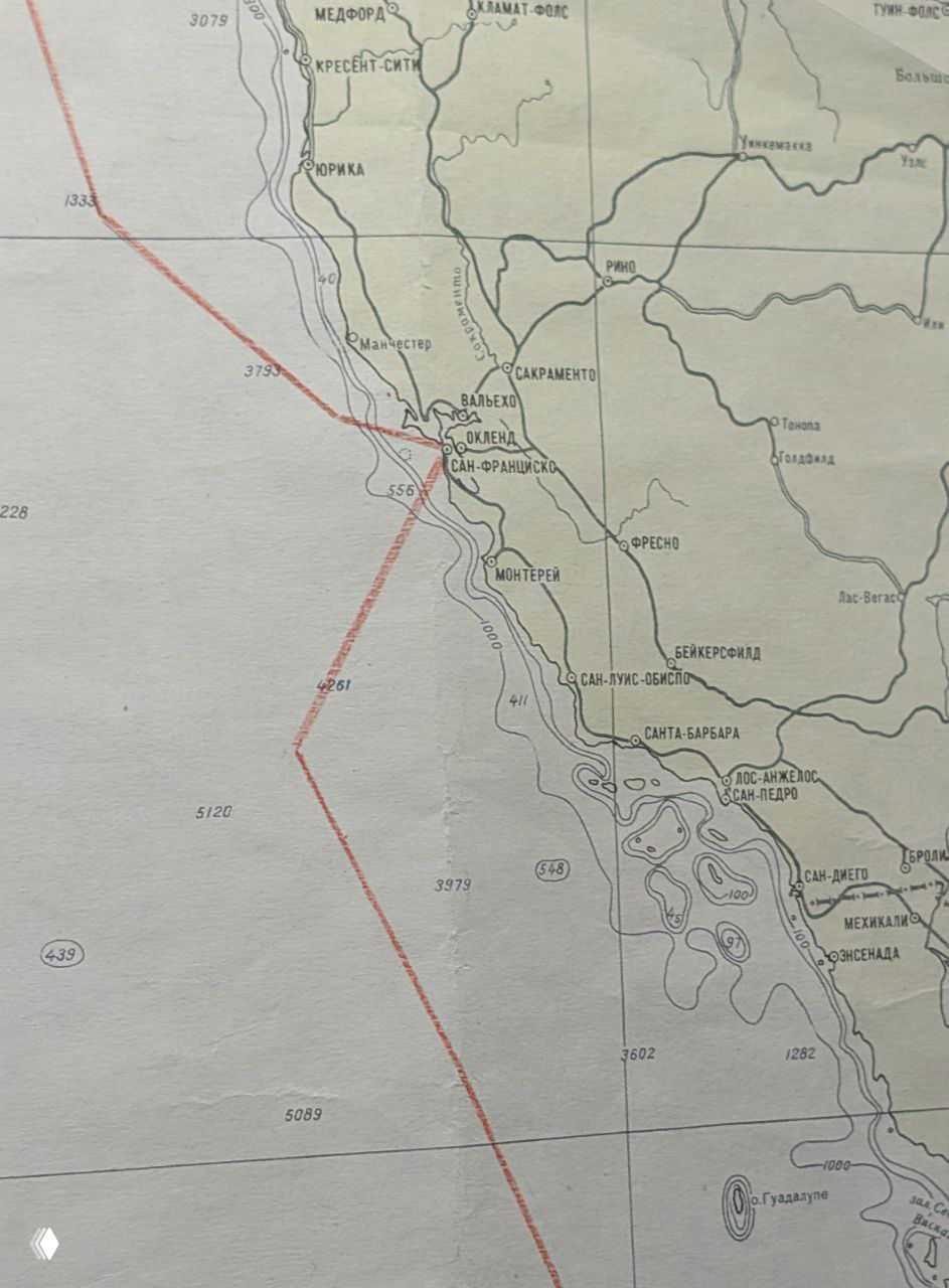 Фрагмент карты с маршрутом, на которой отмечена американская часть кругосветного похода С-56 — видна побережье Калифорнии и Сан‑Франциско.