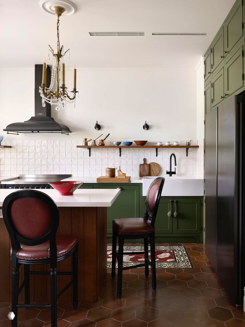 Антиквариат и контрасты: дом 480 м² в Подмосковье