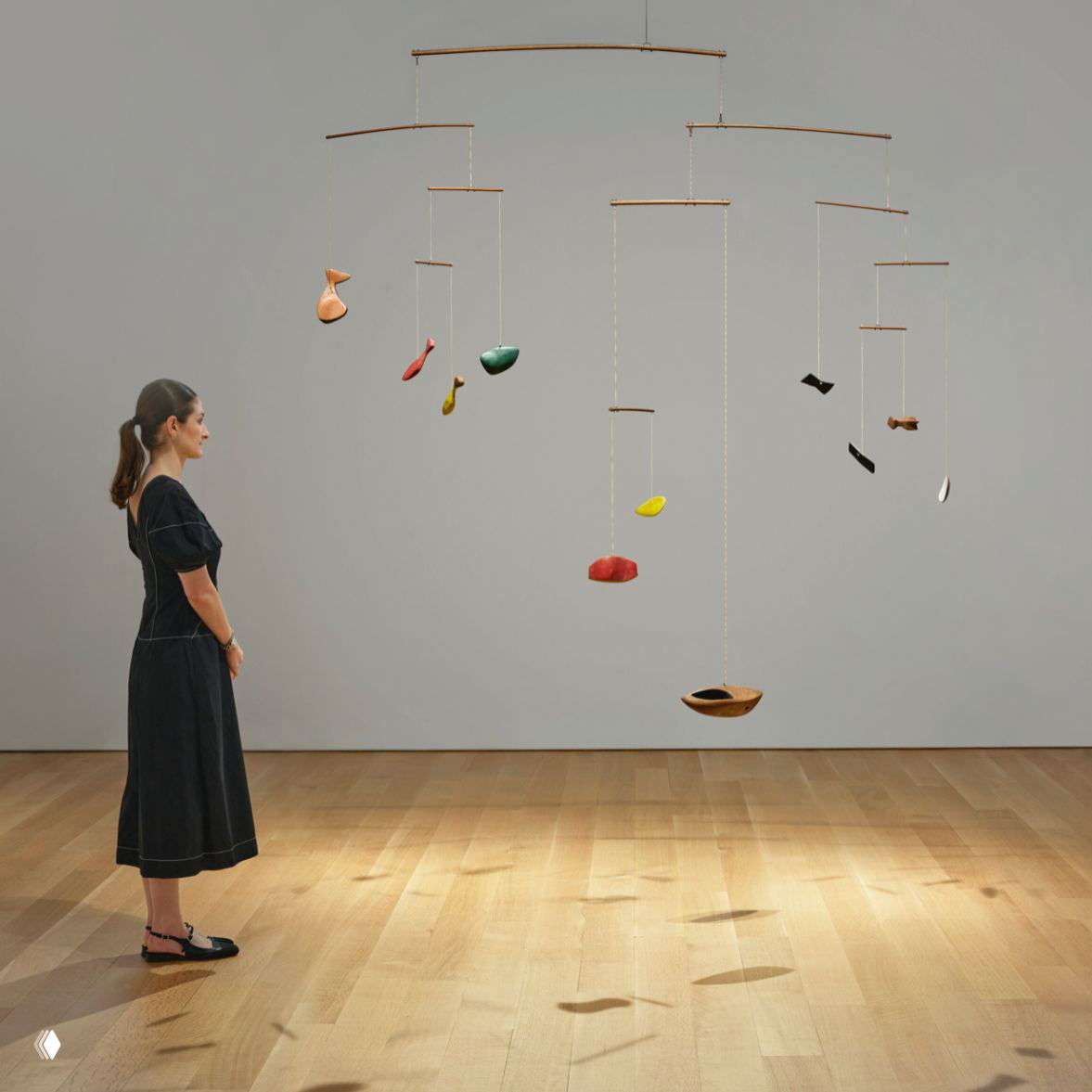 На аукционе Christie's выставят мобиль Александра Колдера