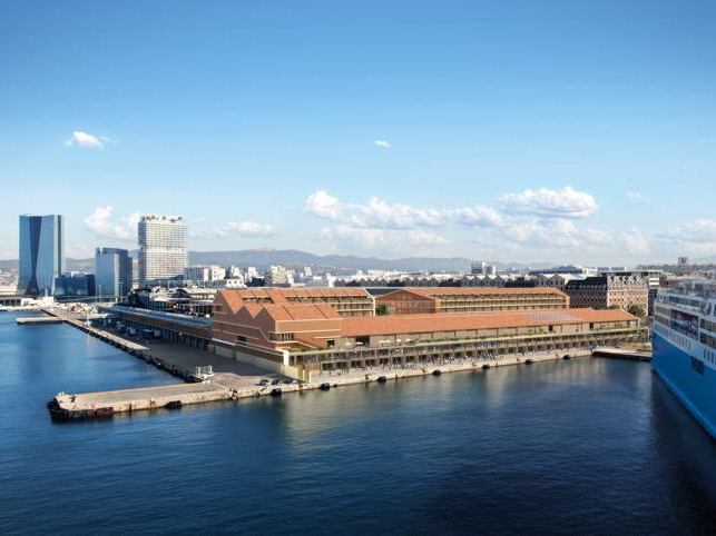 К городу и морю: новый фасад порта в Марселе