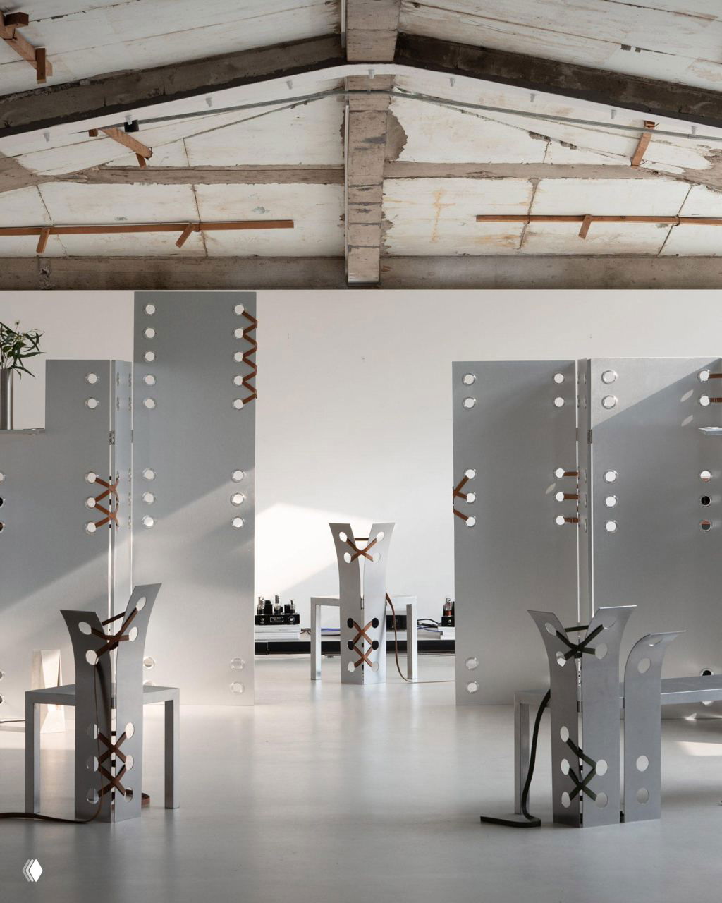 Скульптурная мебель из нержавеющей стали от Нары Ли