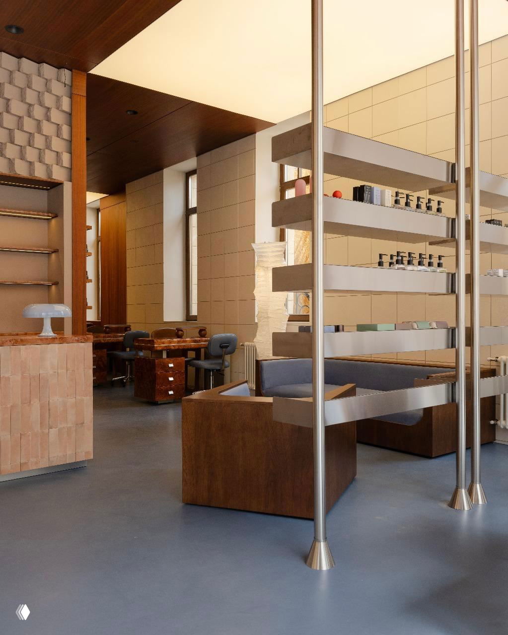 Салон или шоурум с деревянной мебелью, открытыми стеллажами и зоной ожидания, коммерческий проект в нейтральных тонах. Представлен в подборке ADDAWARDS 2025.