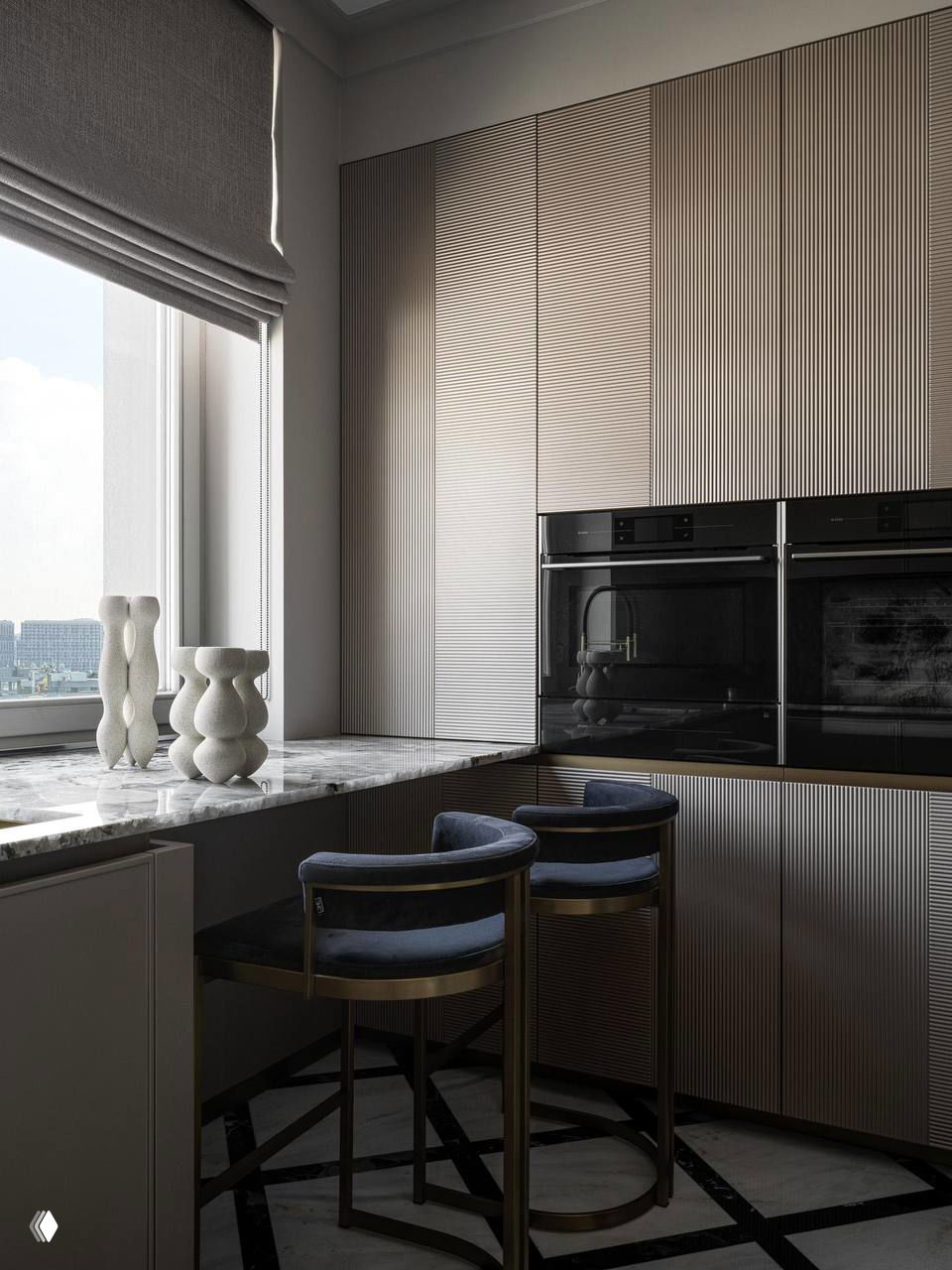 Кухонная зона с рифлёными фасадами, встроенными духовками и рабочей поверхностью в проекте 140 м² — внимание к деталям и материалам.