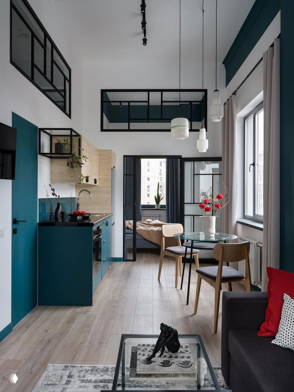 Винтажные плафоны и межкомнатные окна — 37 м² в Москве