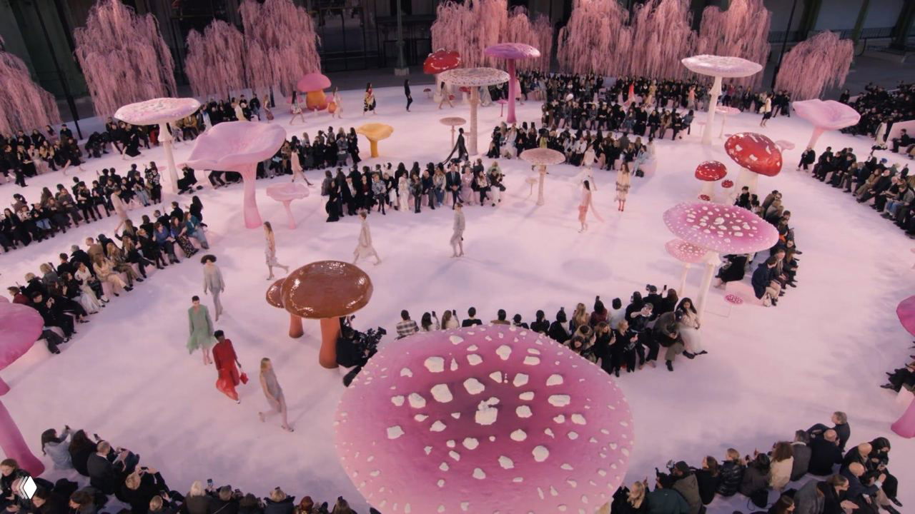 Грибы вокруг: показ Матье Блази для Chanel