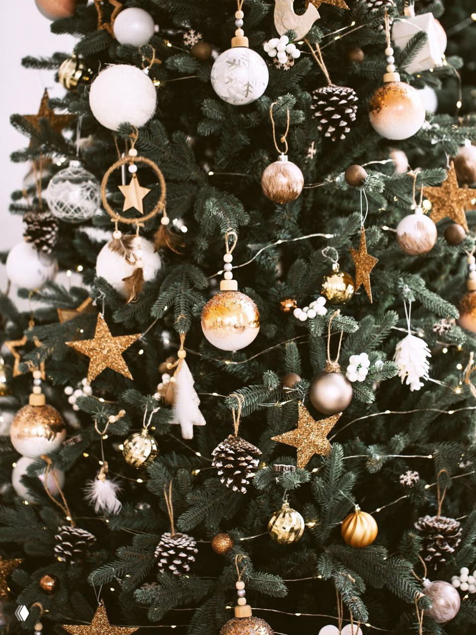 Новогодние украшения и поделки из шишек: 40+ фото и идей