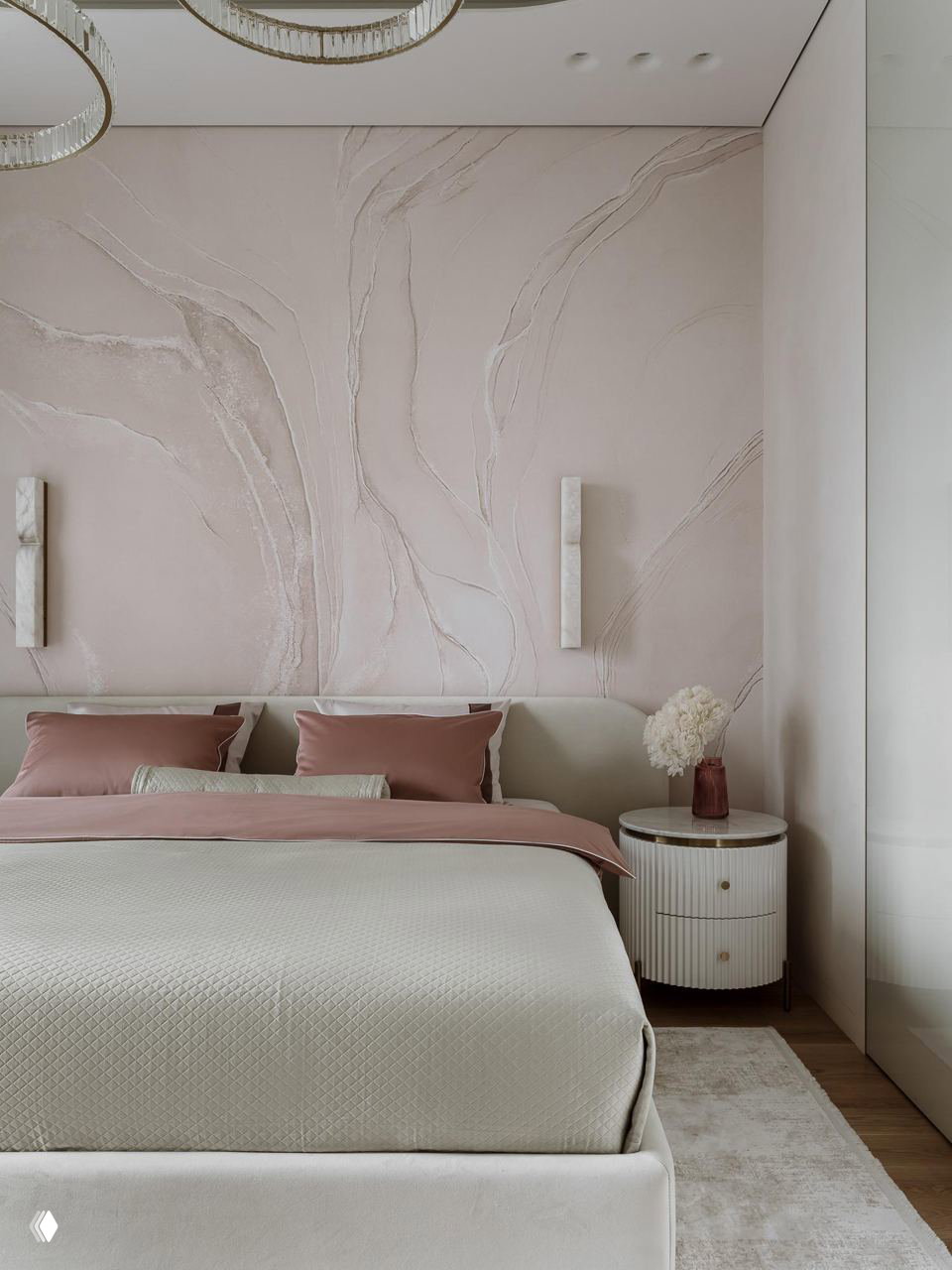 Широкий ракурс спальни: мягкое изголовье, круглые тумбочки и нежный постельный текстиль в спокойной гармоничной палитре интерьера