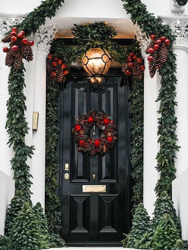 Как украсить дверь на Новый год: 60+ фото и идей