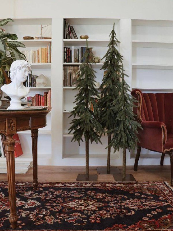 «Худая» елка: тренд-2026 для маленьких квартир