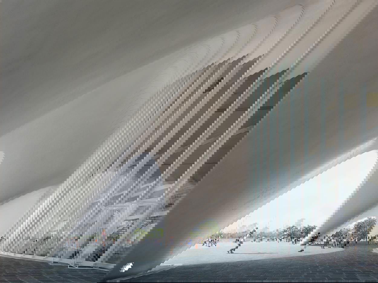 Крупный план входной зоны оперного театра: арочные пролёты изогнутых оболочек, высокие стеклянные фасады и люди у входа под бетонной конструкцией.