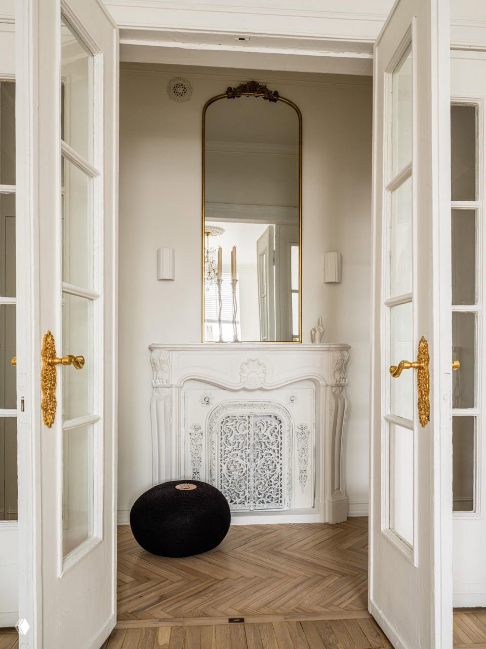 Юмор и неоклассика: квартира в сталинке рядом с МГУ