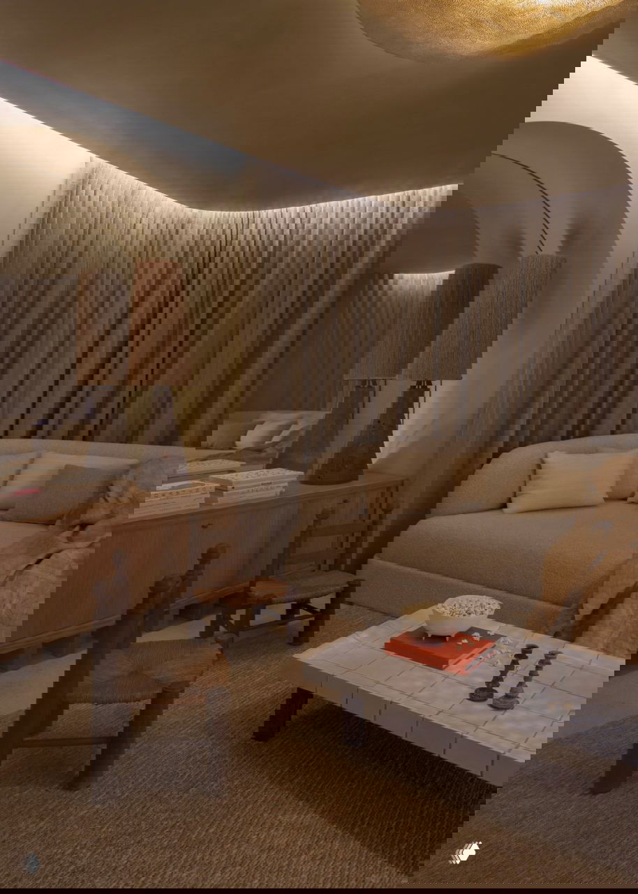 Гостиная с двумя диванами Nativ, дубовым книжным шкафом Седрика Брейзахера и прямоугольными каменными арками вместо стен.