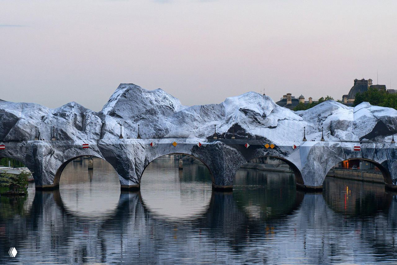 Инсталляция JR La Caverne du Pont Neuf на Пон-Неф