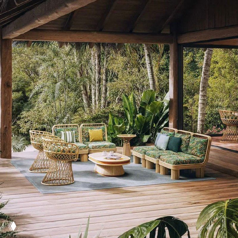 Коллекция уличной мебели на деревянной террасе в окружении пышной зелени; изображение частично искажено и пикселизовано.