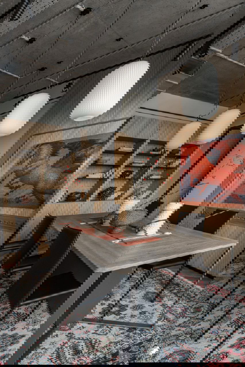 Ковры, яркая живопись и этника: необычный офис в Уфе