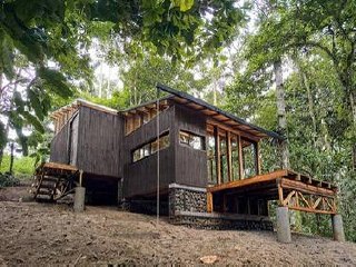 Дом на склоне в лесу — Chocó Pambil Refuge