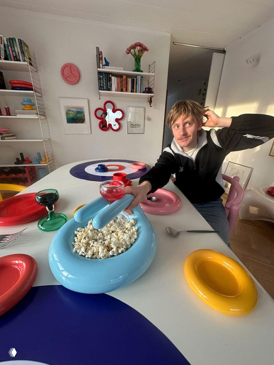 Камень для керлинга? Нет, чаша Густава Вестмана