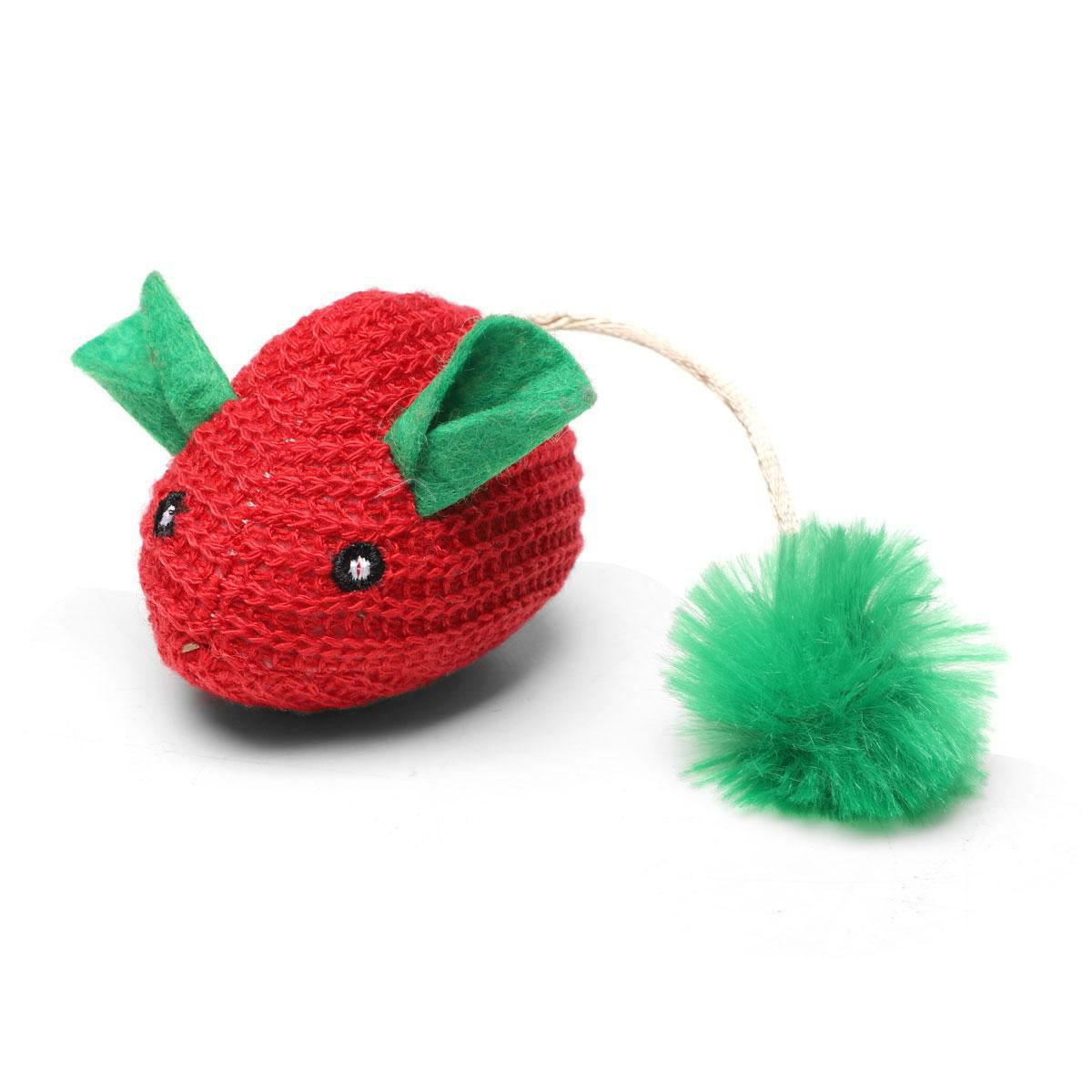 Красная вязаная мышка с зелёным помпоном и ушками — игрушка для кошек, крупный план на нейтральном фоне, часть ассортиментного ряда Triol