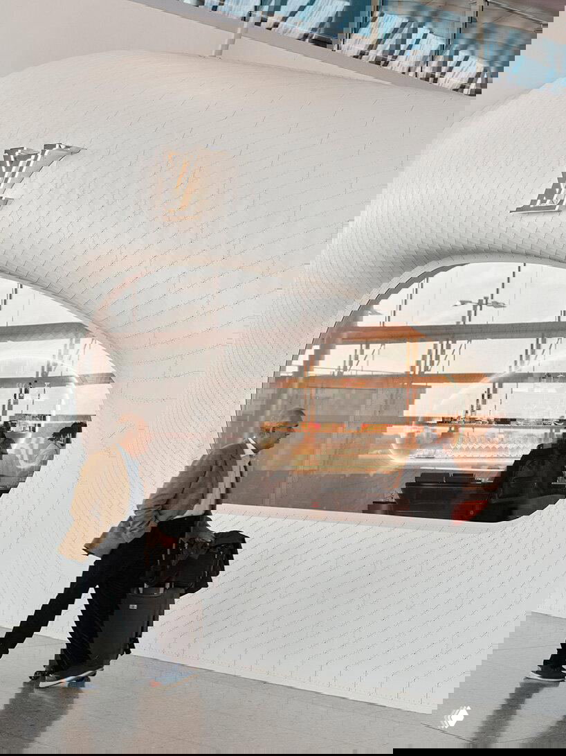 Остров тишины: кафе и магазин Louis Vuitton в Хитроу