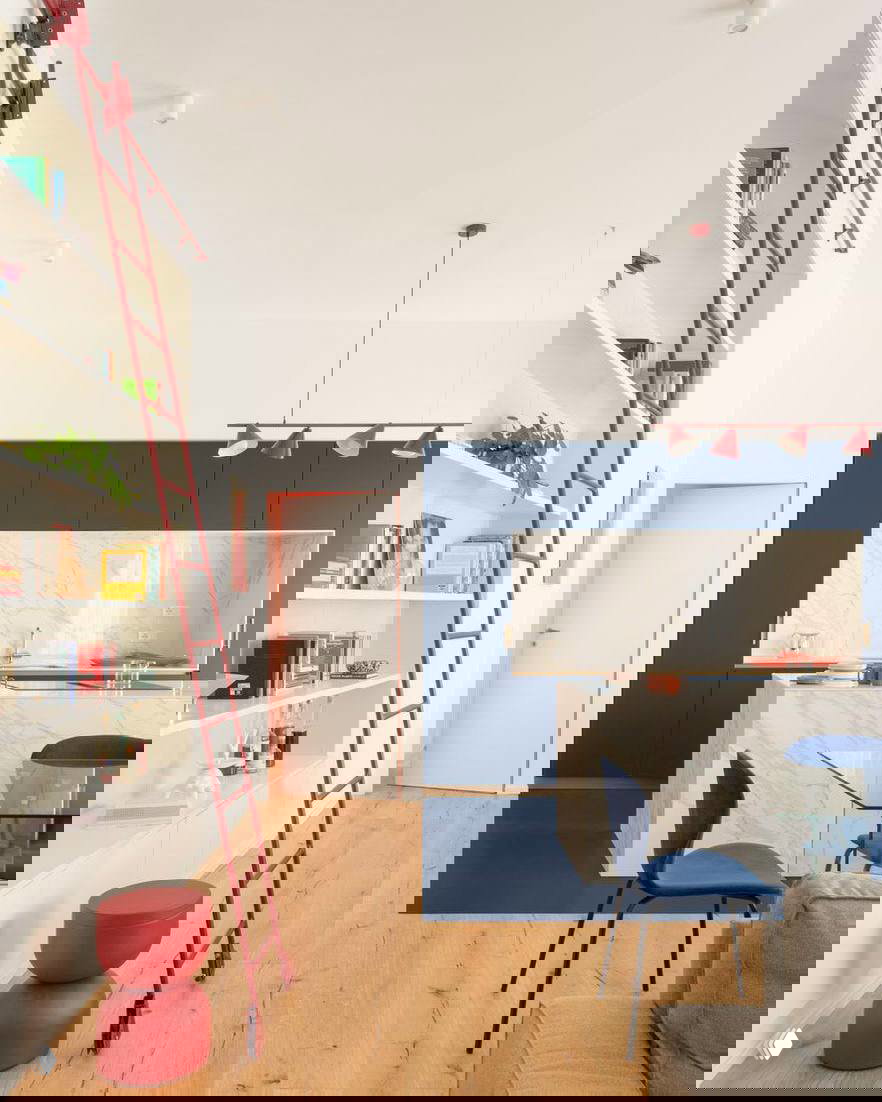 Эклектичная квартира в Генуе: яркие цвета и геометрия