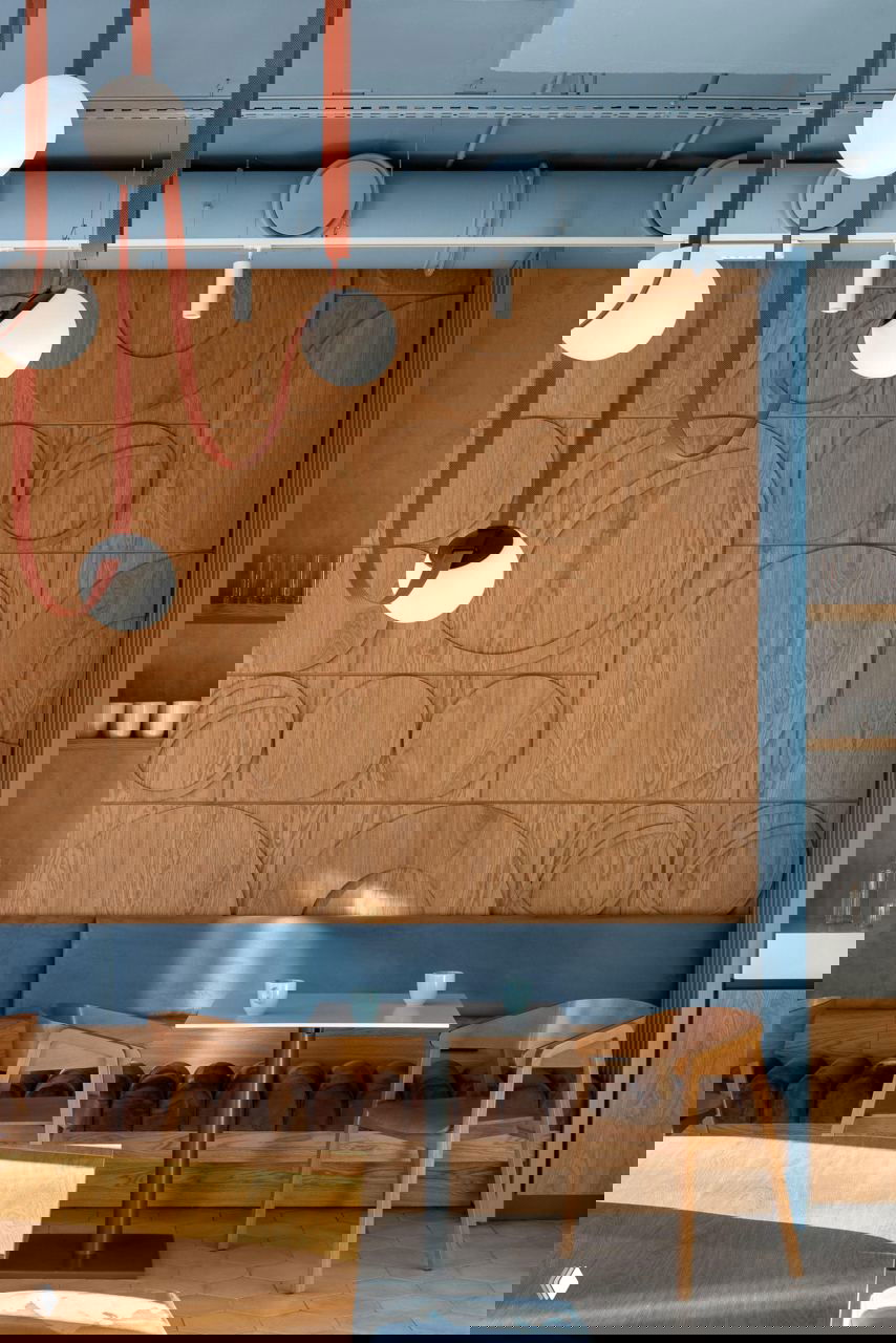 Дерево и голубой: кафе «Три орешка» в Ростове-на-Дону