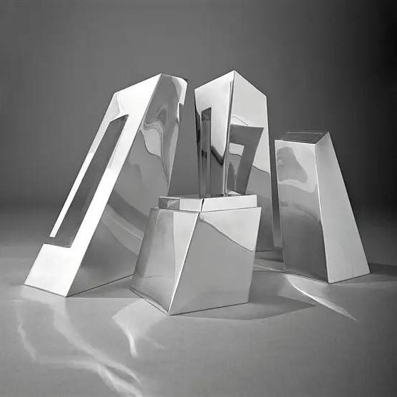 Посуда от Захи Хадид: ретроспектива