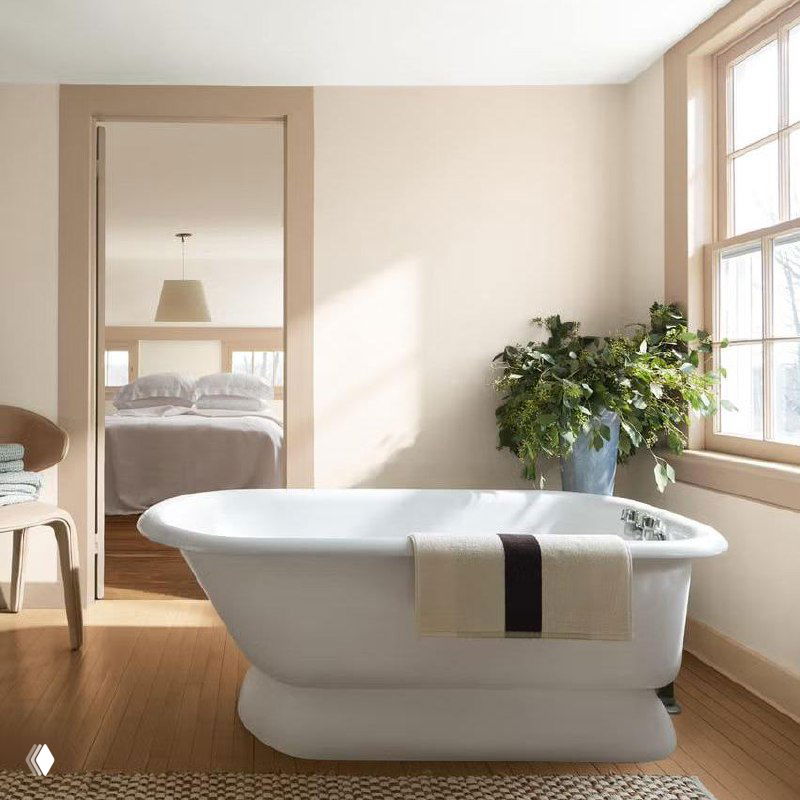 Фрагмент интерьера ванной комнаты; изображение частично искажено глитч-артефактами, видны ванны и мягкие светлые тона отделки.