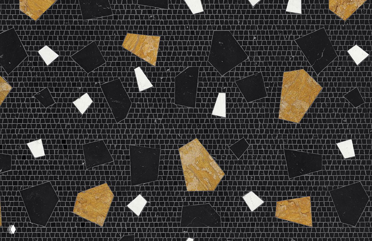 Мраморная мозаика Écho с вставками из 24‑каратного золота: тёмный фон, крупные золотые фрагменты и мелкая мозаичная сетка вокруг них.