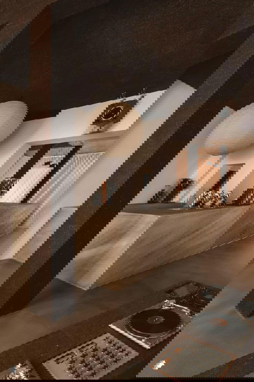 Listening-бар в Гамбурге: бетон и философия тишины