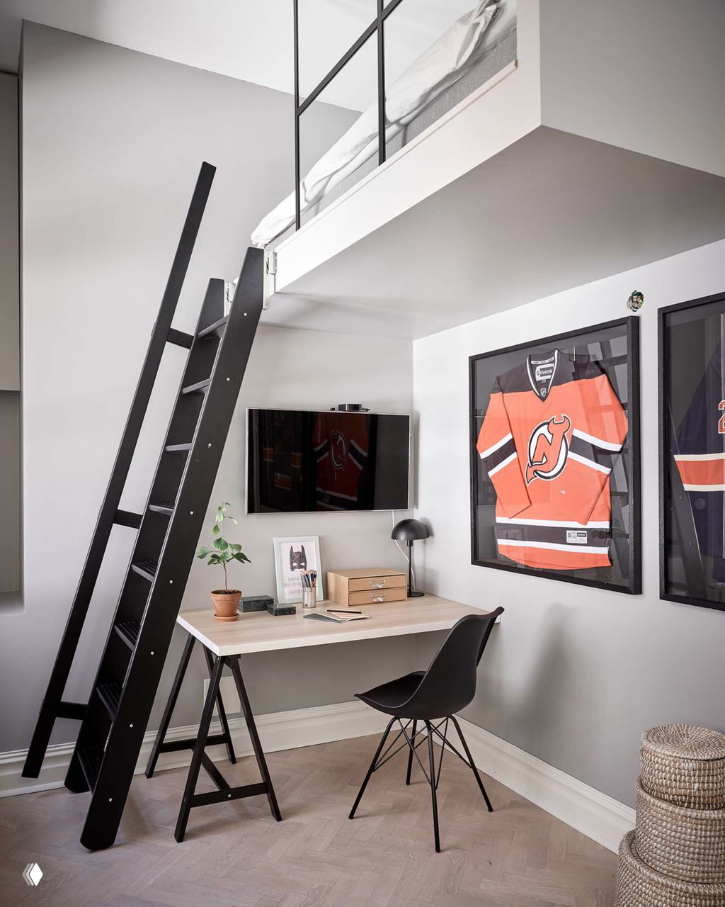 Рабочий кабинет под лестницей: 6 вариантов для вдохновения