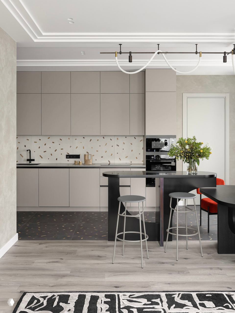 Сдержанная современная кухня в жемчужно-серых тонах: плоские фасады, терраццо-фартук с вкраплениями, тёмный остров-стол и барные стулья на нейтральном полу
