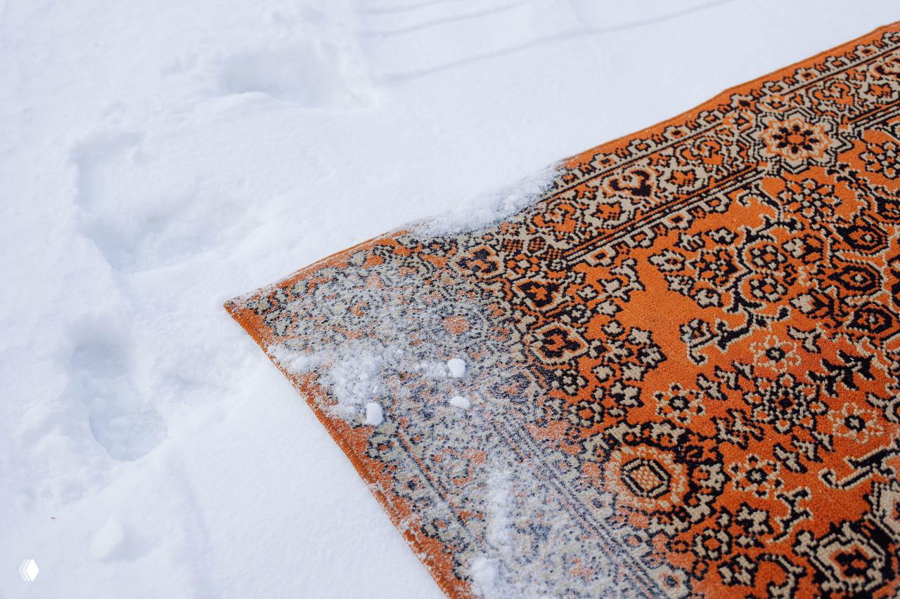 Как чистить ковры снегом: пошаговая инструкция