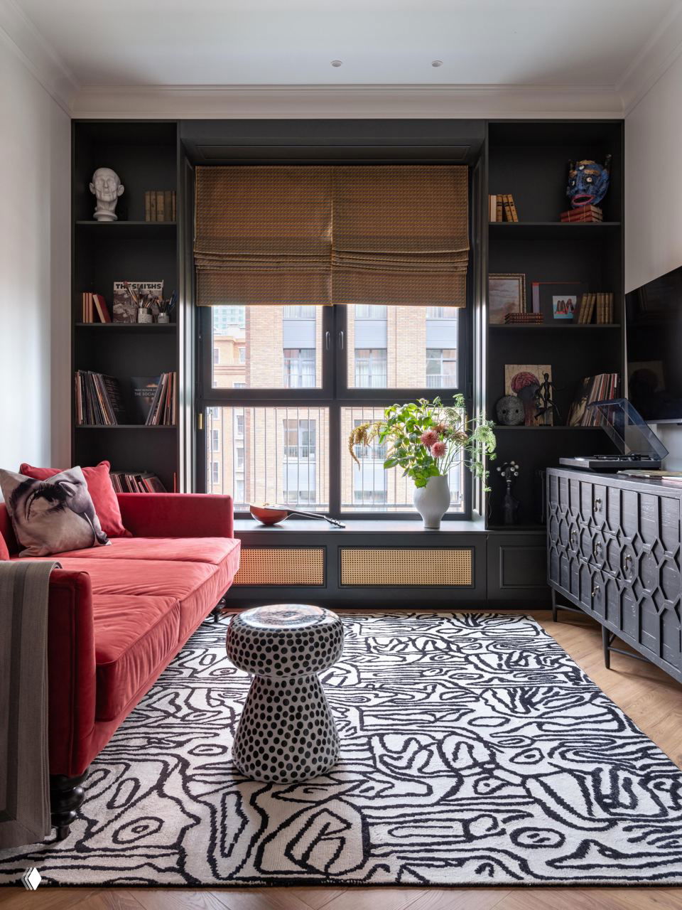 Квартира 42,6 м² в Москве: книги и декор