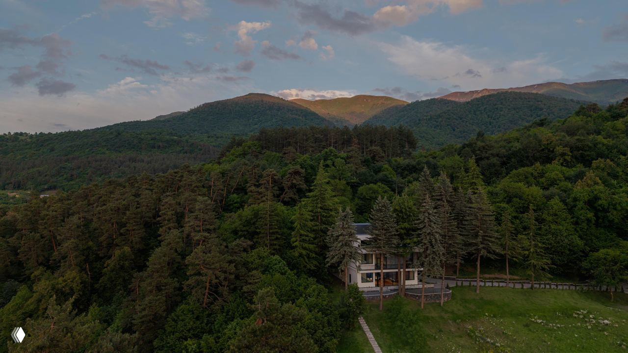 Интерьер коммьюнити-хаба Villa3 от Green Rock и IND