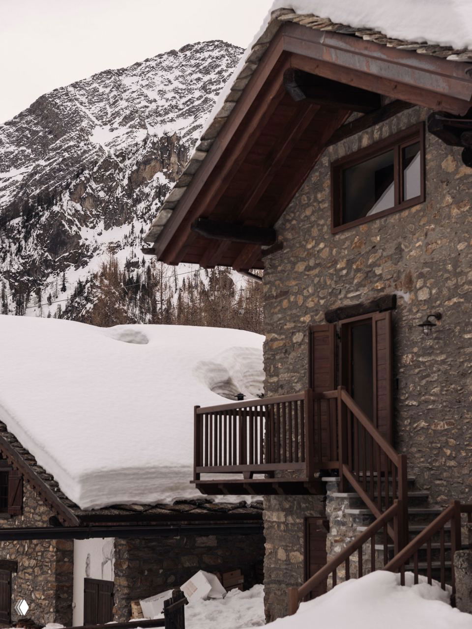 Шале у Монблана: бетон, лиственница и ваби-саби в Курмайоре