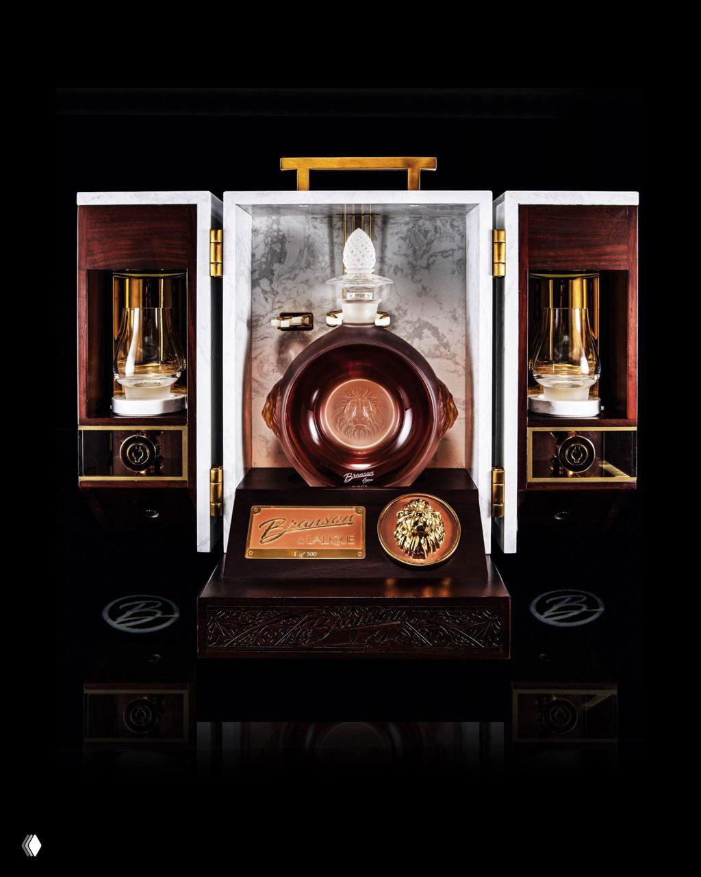 Подарочный комплект 505 Edition Branson: бутылка в футляре из белого мрамора, тёмная внутренняя отделка, пипетка и пара бокалов.