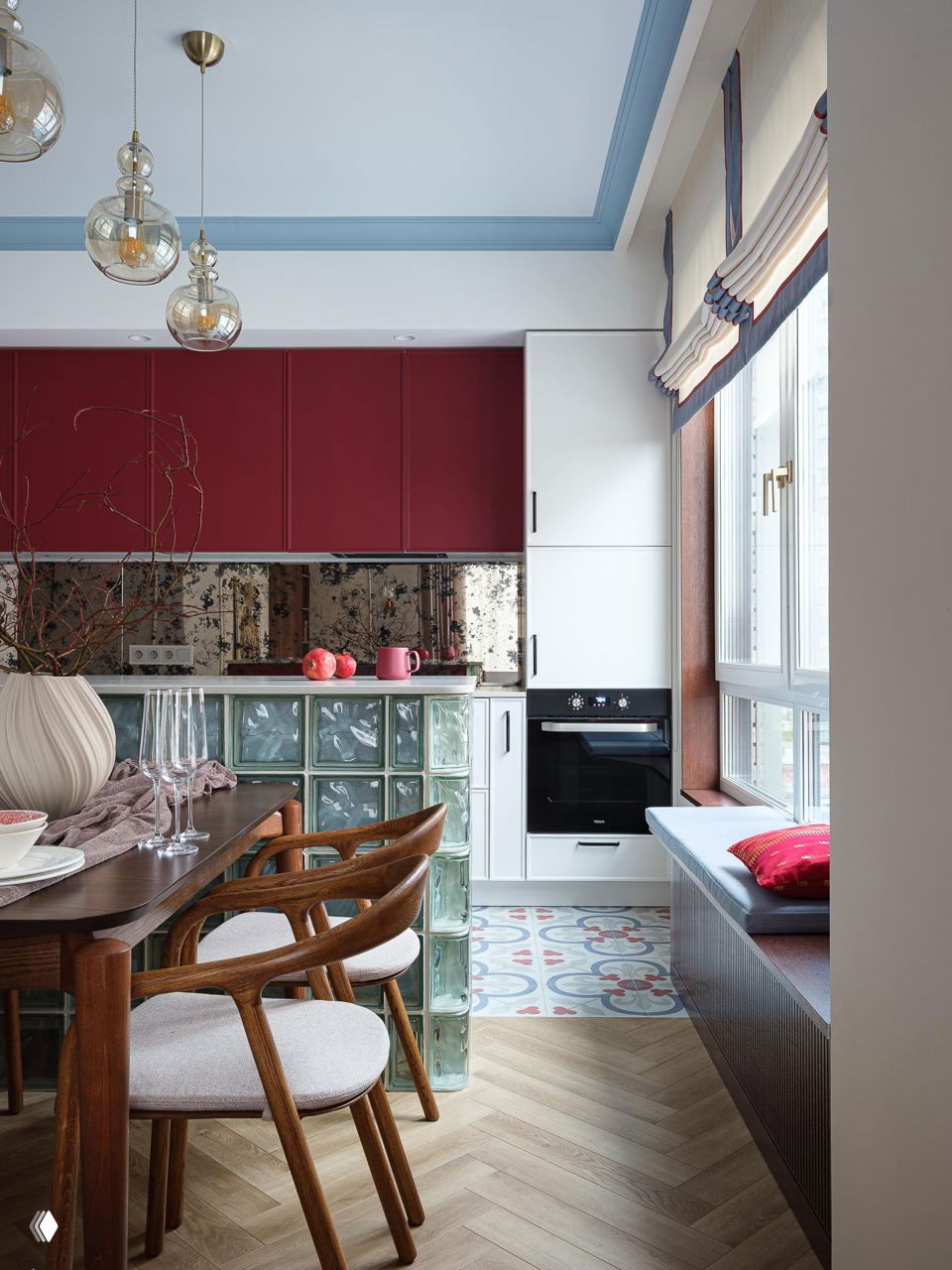 Бургунди, болотный и графит: квартира 93 м² в Москве