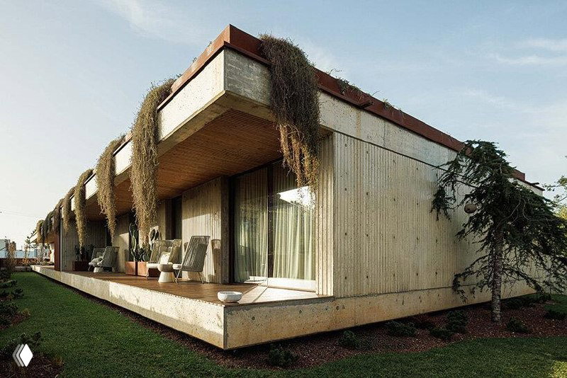 Дом в Португалии с круглым бассейном