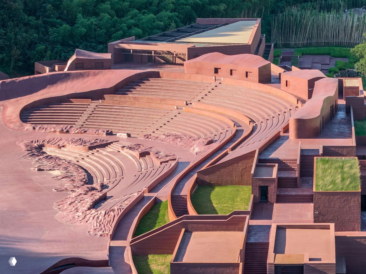 Театр в Китае: сцена, которую делят птицы и люди