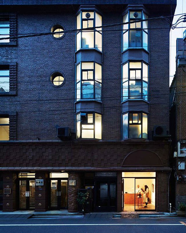 Самый минималистичный книжный: одна книга