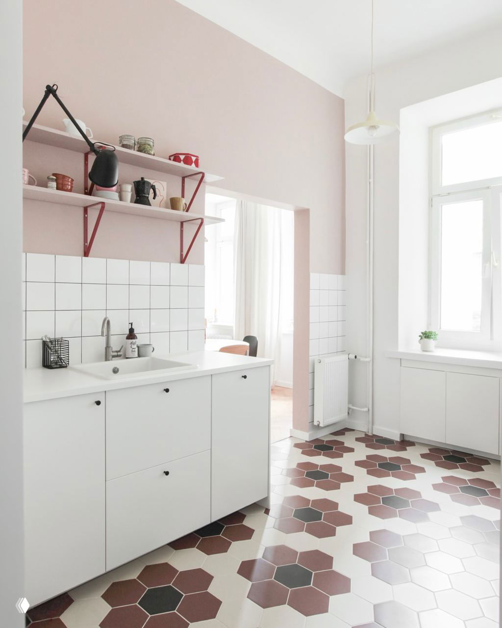 Яркая плитка в интерьере: 60 + фото и идей