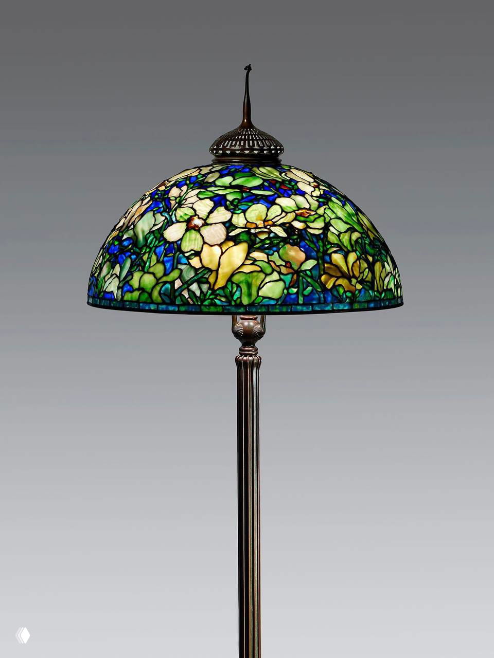 На аукционе Sotheby's продали рекордную лампу Tiffany