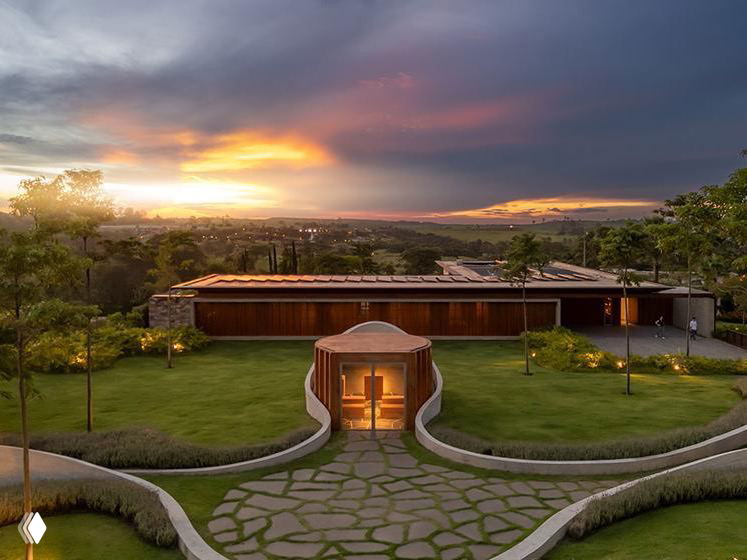 Капелла в Сан-Паулу: бетон, дерево и путь к уединению