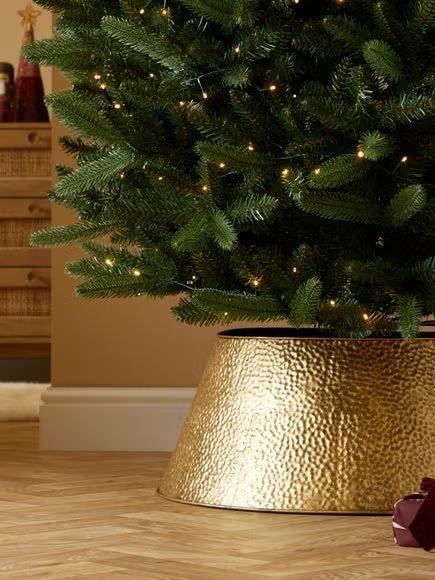 Куда ставить-то: идеи подставок и юбок для елки