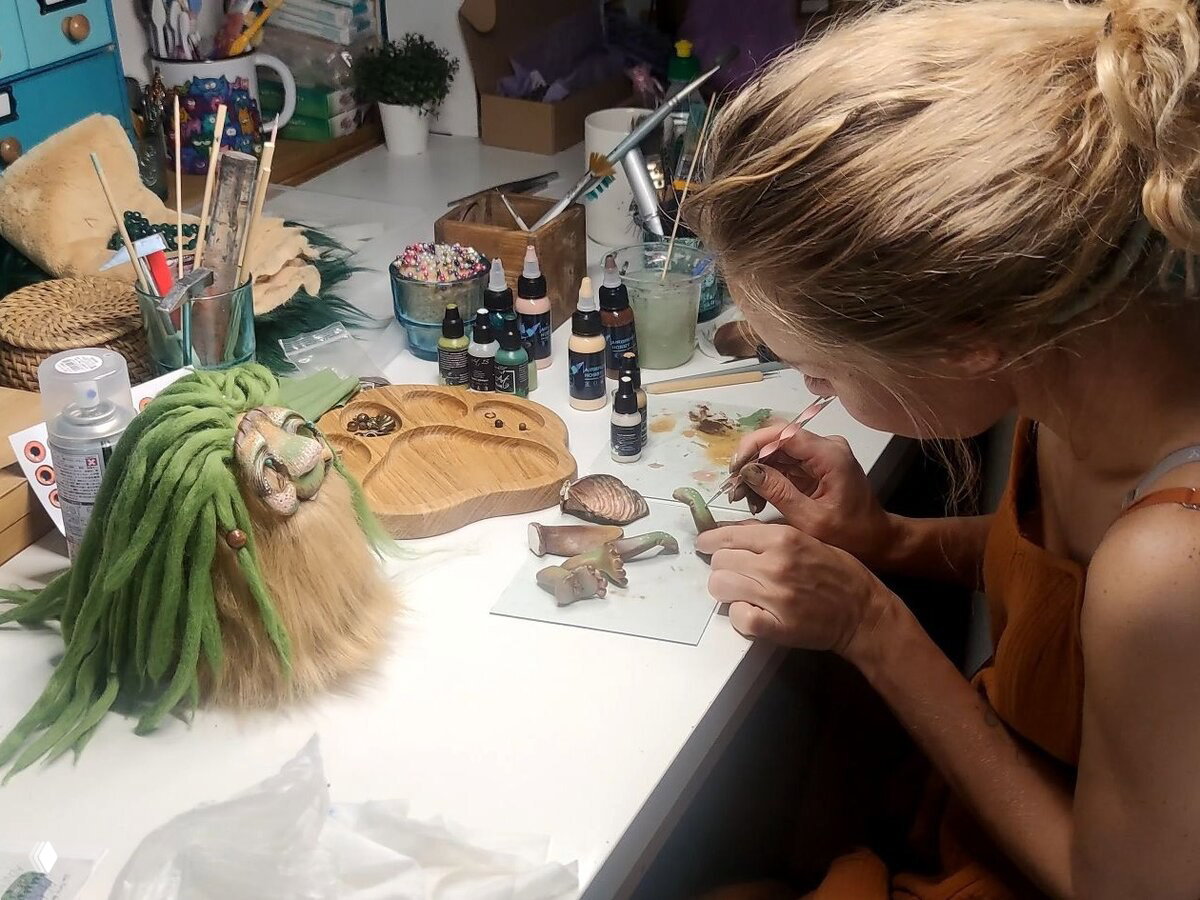 Процесс создания игрушек из меха и полимерной глины