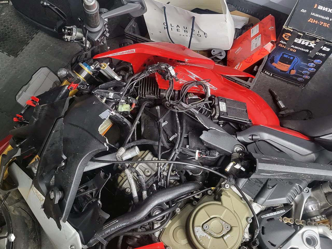 Ducati Streetfighter V4 — 214 л.с. и куча мусора после аварии